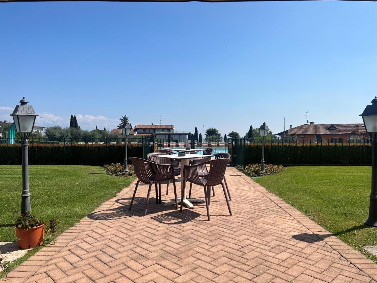 Le Terrazze Sul Lago Hotel & Residence Padenghe sul Garda Exterior photo
