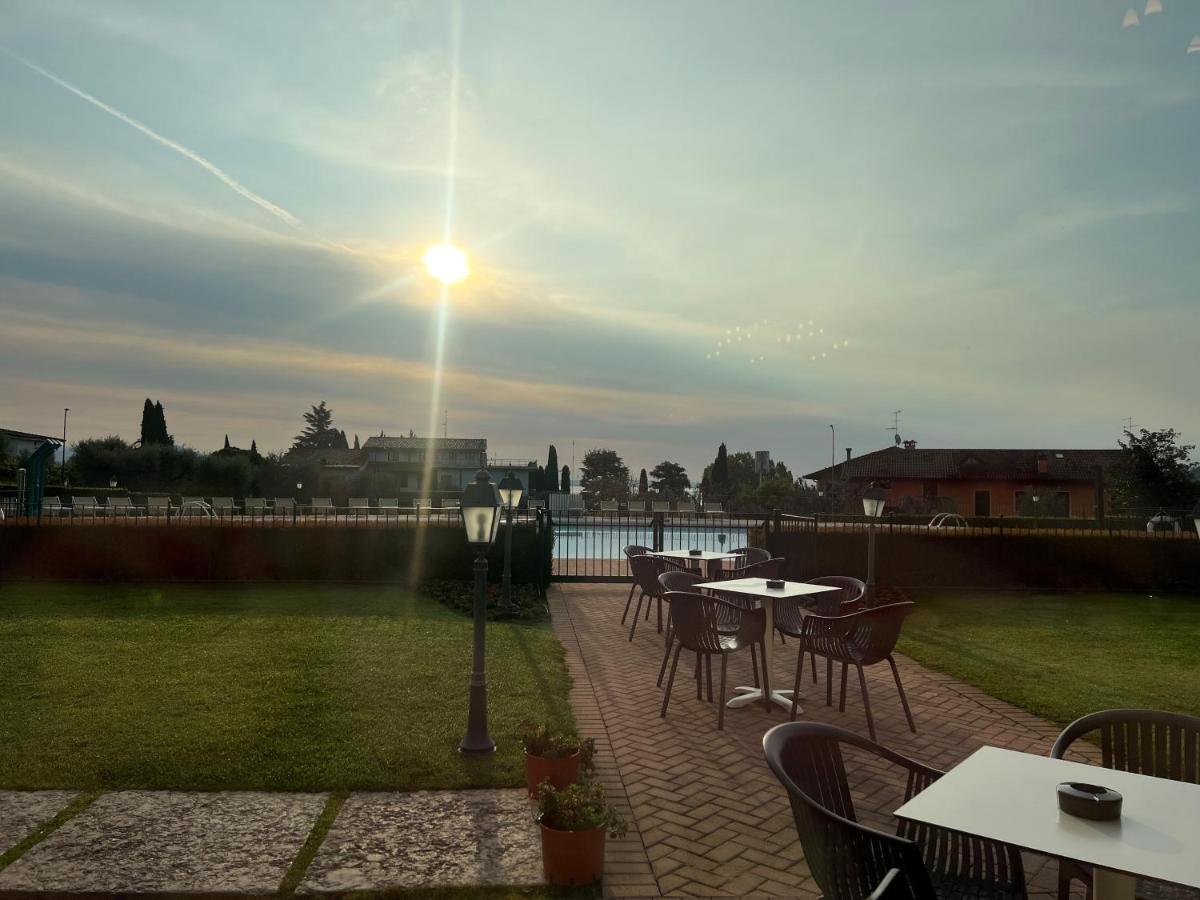 Le Terrazze Sul Lago Hotel & Residence Padenghe sul Garda Exterior photo