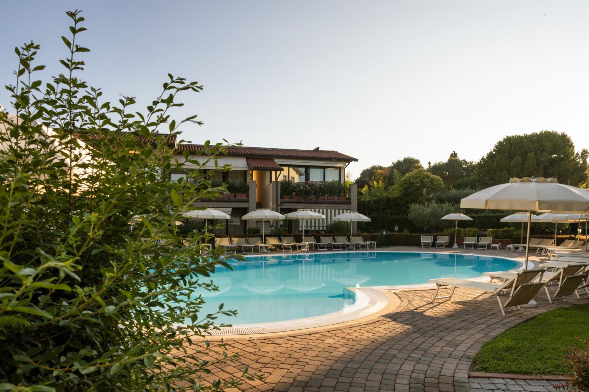 Le Terrazze Sul Lago Hotel & Residence Padenghe sul Garda Exterior photo