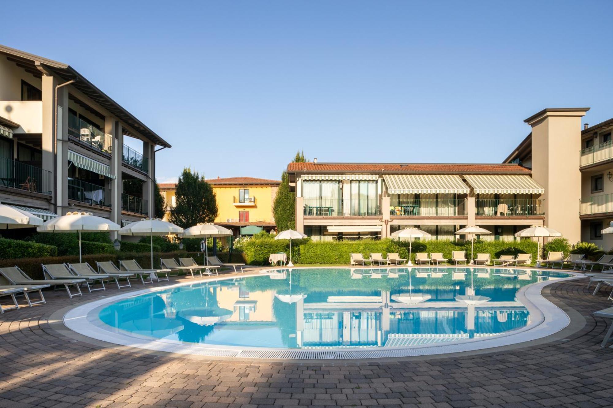 Le Terrazze Sul Lago Hotel & Residence Padenghe sul Garda Exterior photo